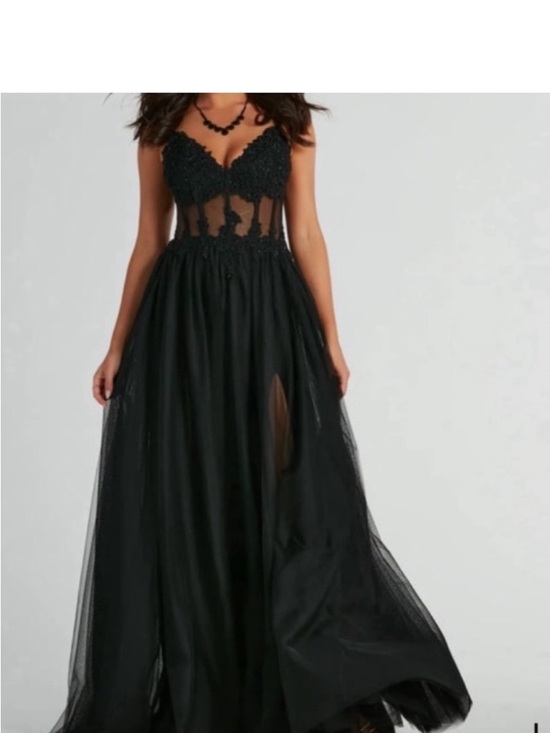 Windsor Dresses & Skirts - Windsor Black Lace Bodice Tulle Prom Gown